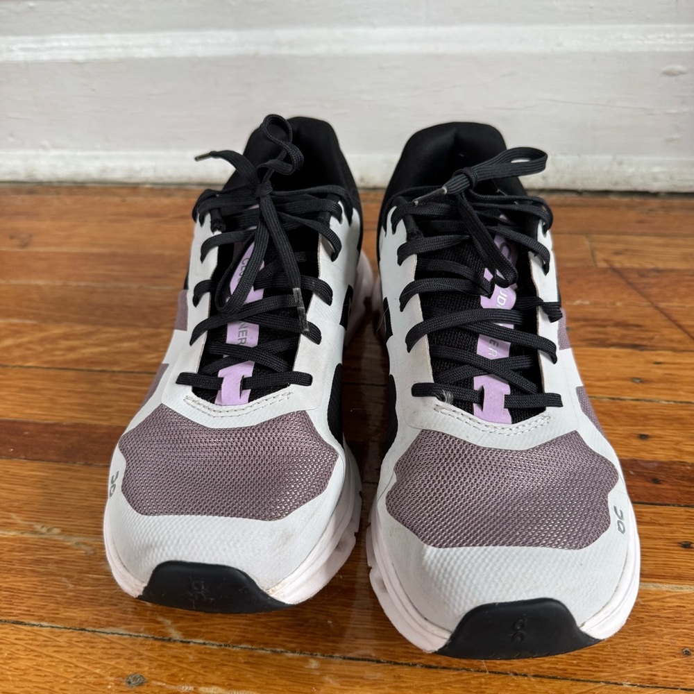 Women's Black and White on cloud Shoes